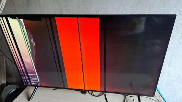 Tv Samsung de 50 com a tela danificada