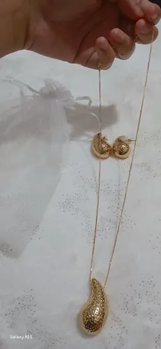 Conjunto De Brinco Gota Vírgula + Colar Banhado A Ouro.