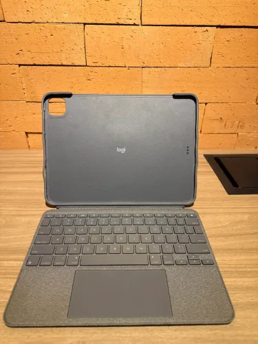Capa Logi Teclado e Mouse para IPad
