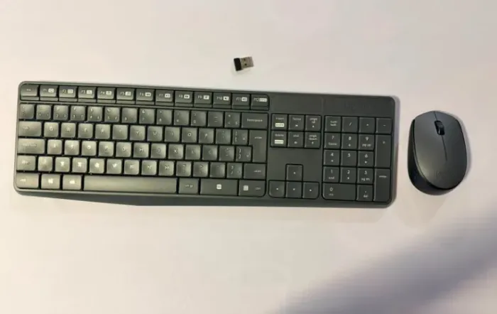Kit Teclado e Mouse Sem Fio Logitech MK235 Original - Usado