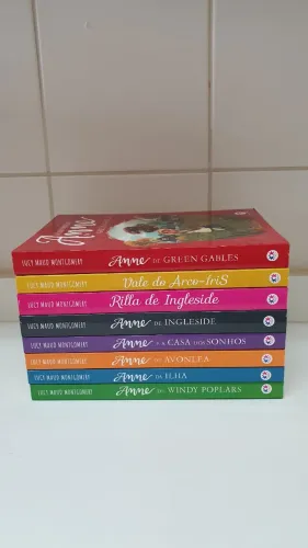 Coleção de 8 Livros (Anne) da autora Lucy Maud Montgomery, Excelente Estado de Conservação