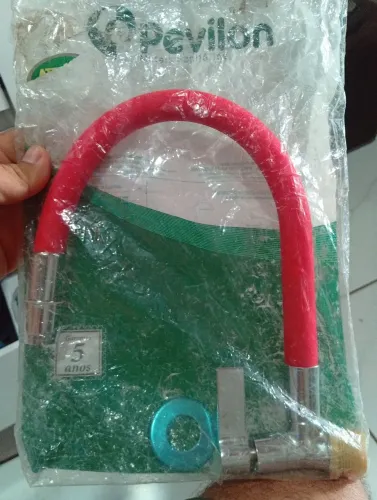 Torneira Pevilon vermelha