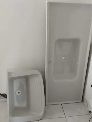 Vende-se 1 Pia de cozinha e 1 tanque de roupas