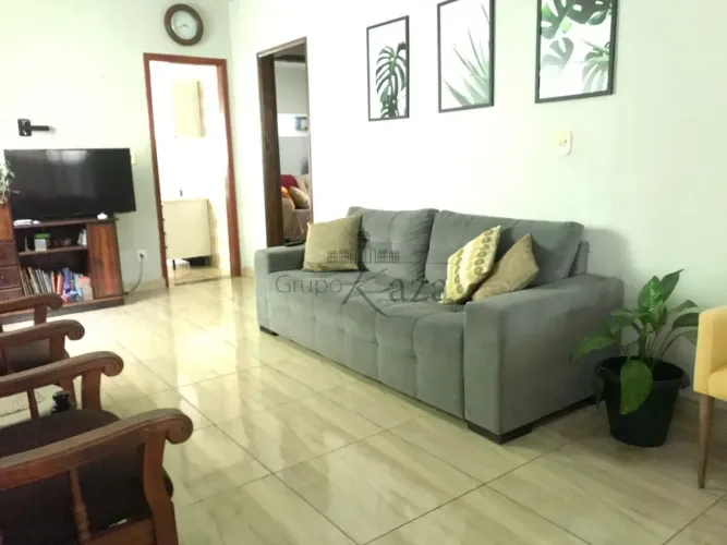 Casa - Bosque dos Eucaliptos - 3 Dormitórios - 172m².