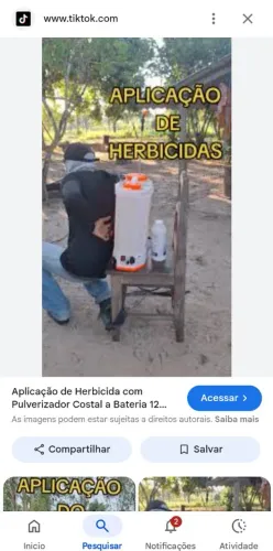 Aplicação de  herbicida  veneno p matar mato