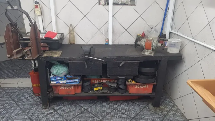 Bancada para mecanica em madeira maciça 2,26 X 0,57