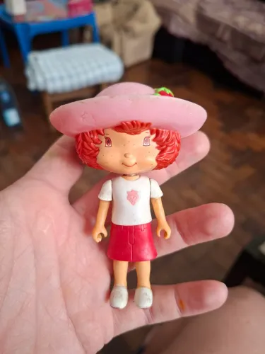 Boneca Moranguinho da coleção McDonald's de 2007.