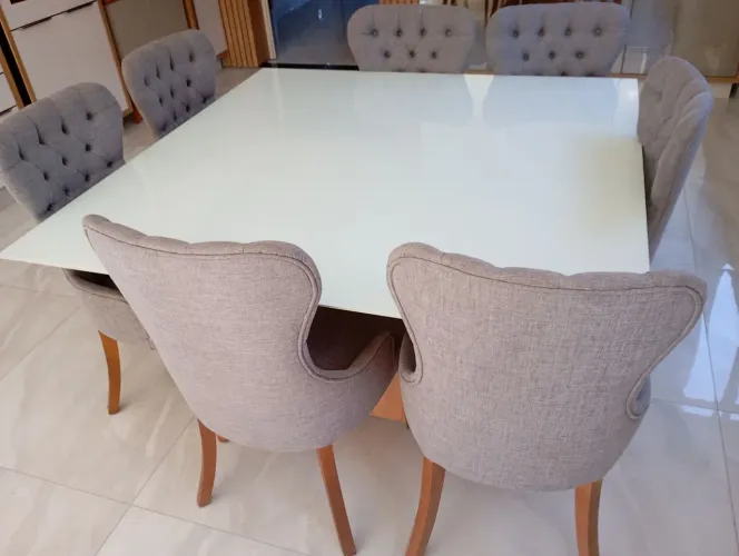 Mesa 8 Lugares com poltronas.