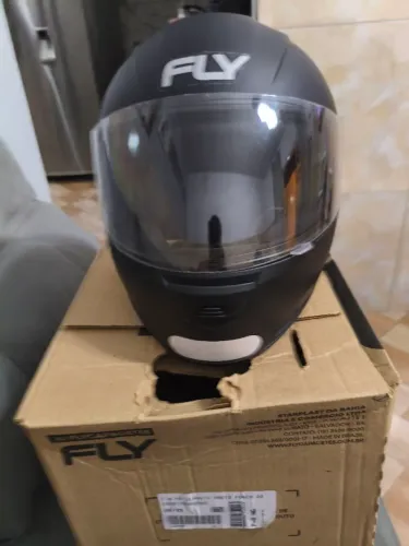 Capacete  fechado tamanho 60  novo nunca foi usado 