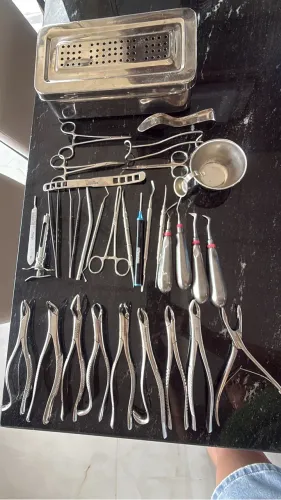 Vendo Caixa completa de cirurgia odontológica