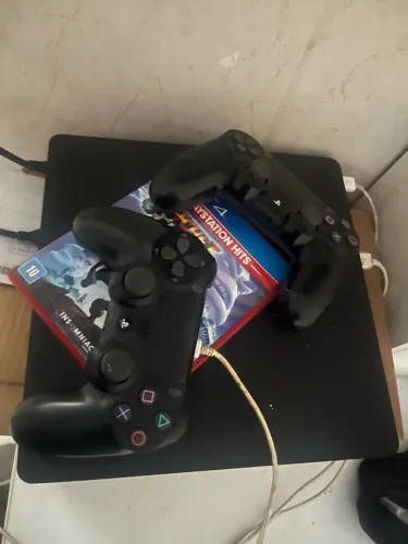 Ps4 1Tera + 2 controles