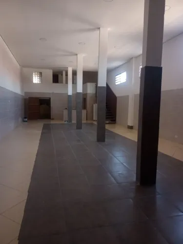 Salão Comercial para Locação em Poá, Calmon Viana, 3 banheiros