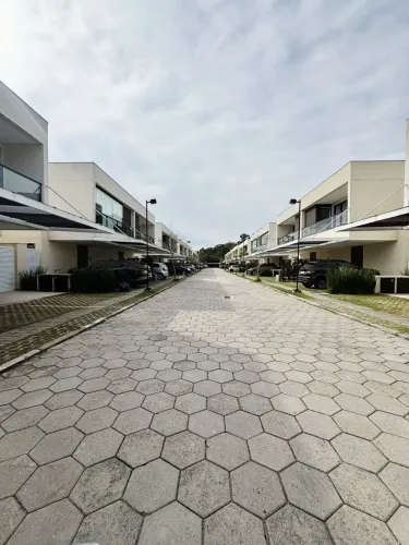 Sobrado para aluguel com 152 metros quadrados com 3 quartos em Tanquinho - Santana de Parn