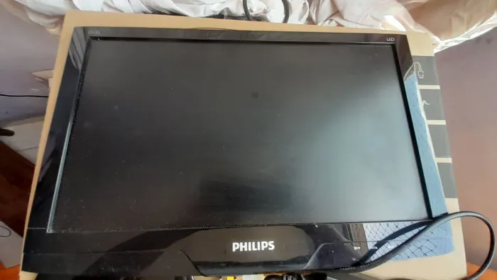Monitor 21,5 - entrada vga e dvi (sem o cabos) c/ repetidor de Wi-Fi - PRA LEVAR JÁ