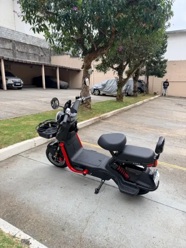 Scooter elétrica AIMA Kuyan Lítio Pro
