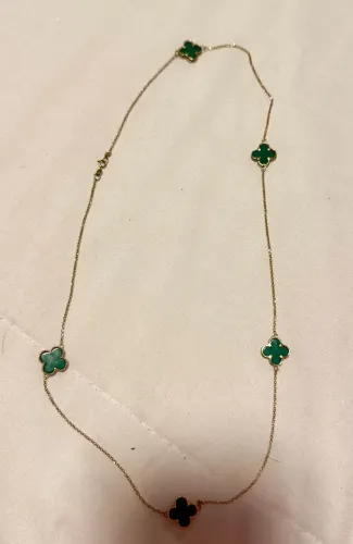COLAR DE OURO 18k COM 7,4 GRAMAS DE OURO TREVO COM PEDRA VERDE NATURAL