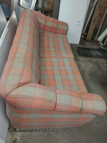 Vendo sofá cama, estofado em ótimo estado. Tenho vídeo dele abrindo e fechando.