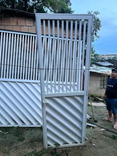 Portão de alumínio