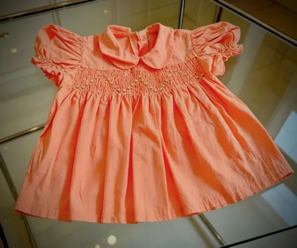 Vestido infantil veste a partir de 6 meses. Novo. Acompanha brinde