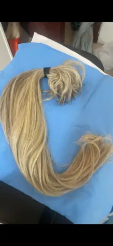 Cabelo 100% humano.