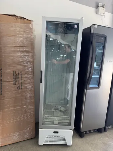 Freezer e Expositor Vertical Metalfrio 337 Litros Inverter -18°C a -22°C 220V