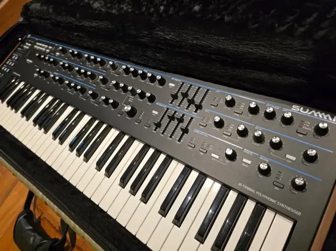 Novation Summit - Sintetizador Polifônico 16 Vozes | Perfeito Estado + Soft Case