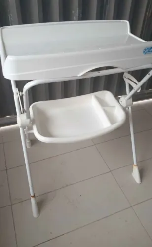 Trocador e apoiador de banheira por 70 reais