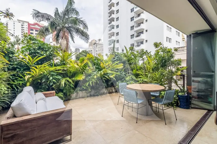 Casa de vila maravilhosa, com bastante verde e tranquilidade em rua sem saída no Itaim Bib