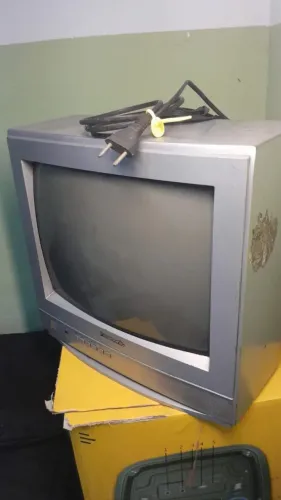 TV Panasonic 14 Polegadas de Tubo (CRT) - Excelente para uso geral e games retro