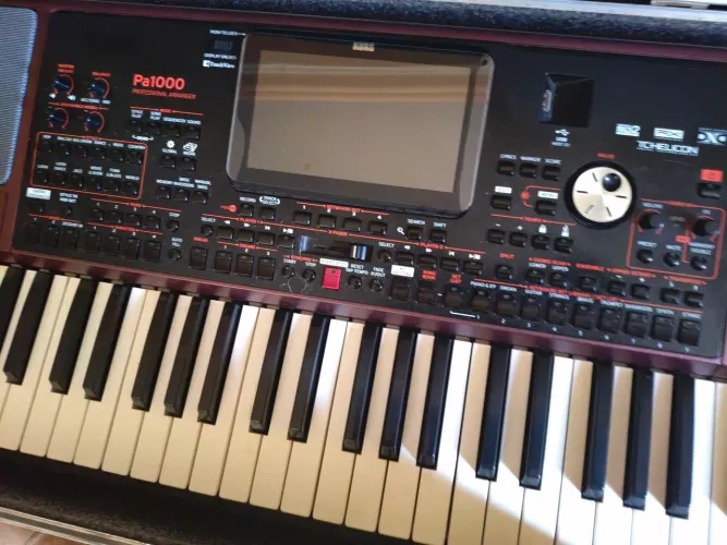 TECLADO KORG PA 1000