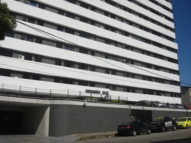 Damas apto com , 65m² , 3 quartos (sendo 1 suíte), armários, 1 WC social.