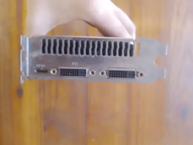 Placa de video EVGA GeForce GTX 550 Ti 2GB