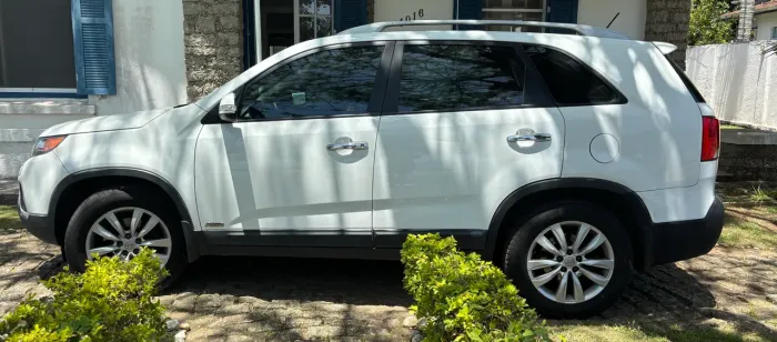 Kia Motors Sorento 3.5 V6 24V 278cv 4X4 Aut. 2013