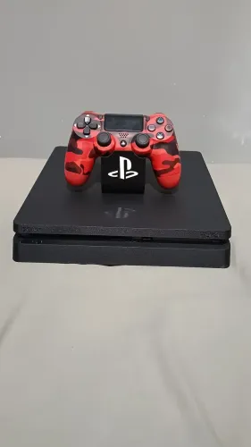 Playstation 4 semi-novo, poucas vezes usado e em ótimo estado