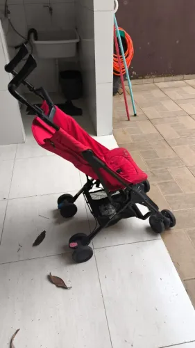 Carrinho de bebê dobrável