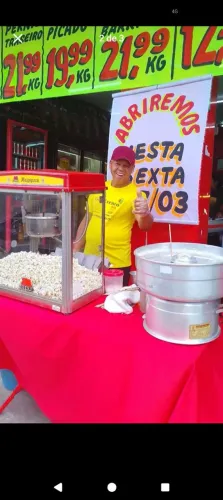 Pipoca e algodão doce ao vivo.