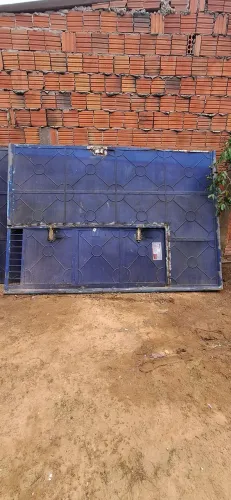 vende chapa de ferro tem 3 peças duas grandes um pequeno as duas grandes 250 o pequeno 150