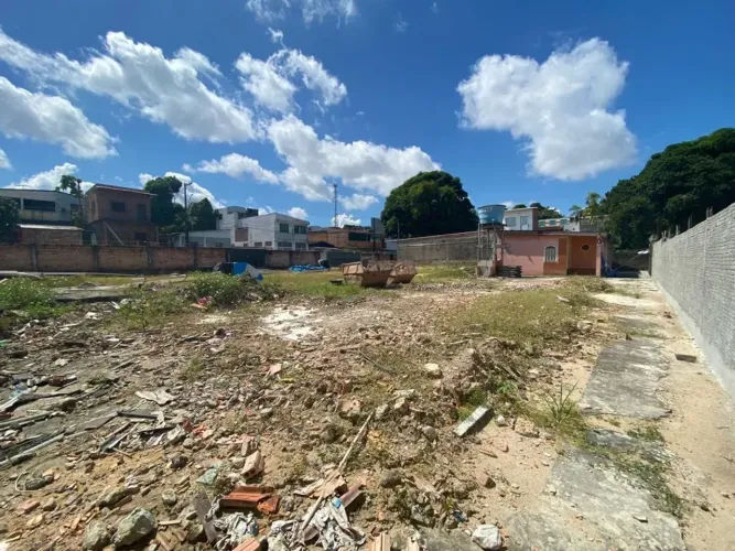 Lote/Terreno para locação possui 1.300 metros quadrados em Petrópolis - Manaus - AM