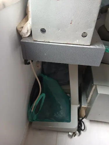 Vendo duas mesas auxiliares de dentista as duas por 100
