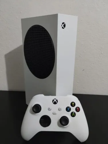 Xbox Series S em ótimo estado + controle sem drift + cabos originais