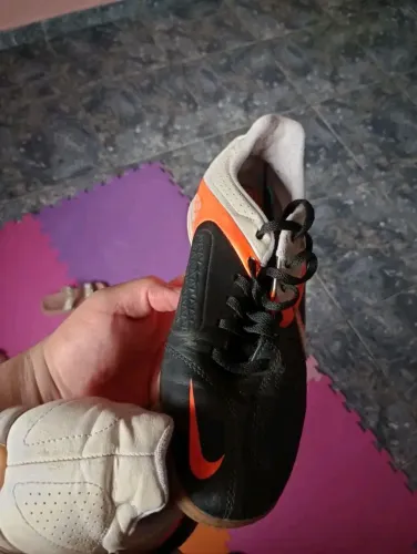 Tênis futsal 38
