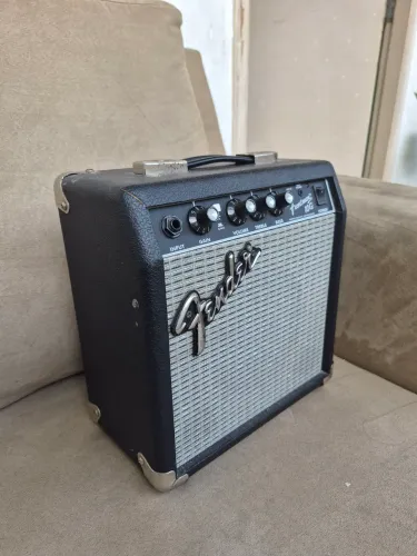 Amplificador fender frontman 10g