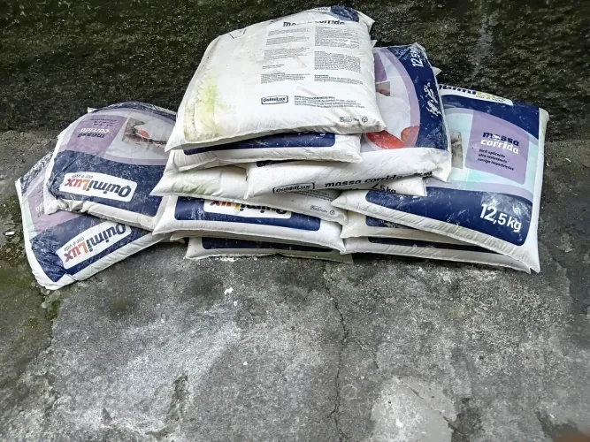 Que 15 pacote de massas corrida pra vender no preço 12 kg cada saco no valor de R$ 100,00