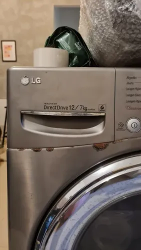 Lava e Seca LG Direct Drive 12/7kg com erro LE e mais de 10 anos