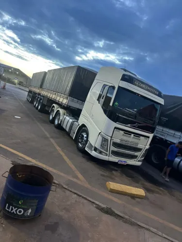 Conjunto FH540 e carreta Randon