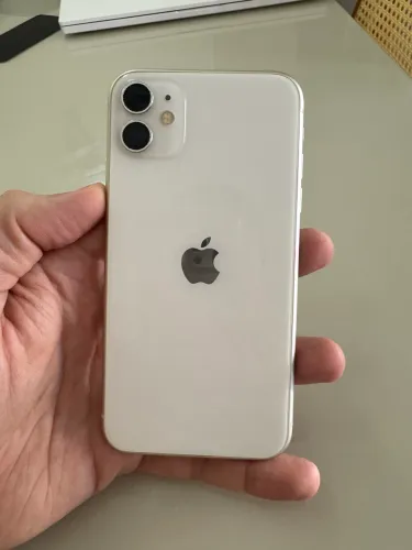 iPhone 11 - 64GB Branco - Perfeito estado, bateria funcionando bem