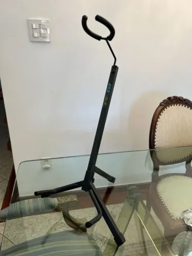 Suporte para violão em excelente estado