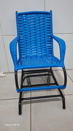 Cadeira de balanço infantil azul