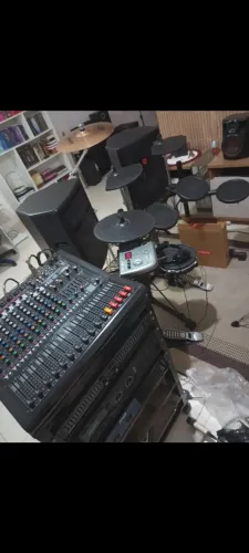 Bateria eletrônica shelter
