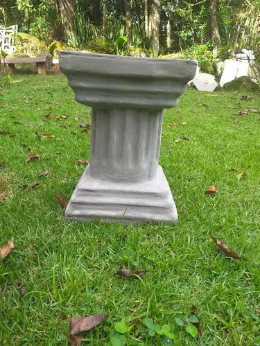 Coluna Romana baixa em cimento para decoração de jardim 